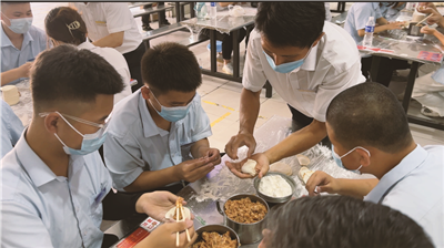 2022級新生暑期夏令營系列活動(dòng)——巧手美食包餃子