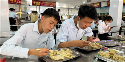 2022級新生暑期夏令營系列活動(dòng)——巧手美食包餃子