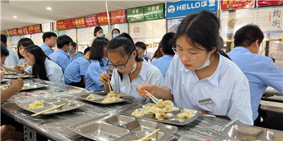 2022級新生暑期夏令營系列活動(dòng)——巧手美食包餃子
