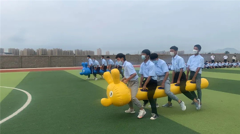 2022級(jí)新生暑期夏令營(yíng)系列活動(dòng)——毛毛蟲(chóng)大戰(zhàn)