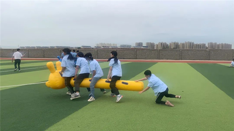 2022級(jí)新生暑期夏令營(yíng)系列活動(dòng)——毛毛蟲(chóng)大戰(zhàn)