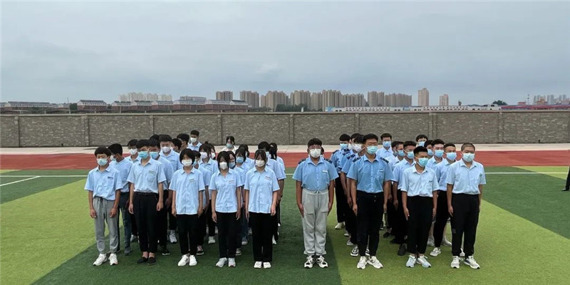 2022級(jí)新生暑期夏令營(yíng)系列活動(dòng)——毛毛蟲(chóng)大戰(zhàn)